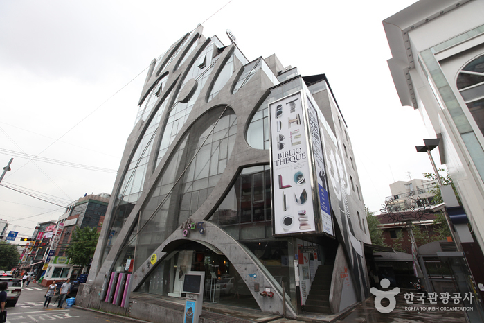 KT&G 상상마당 시네마와 관련된 내부 현장 사진입니다.
