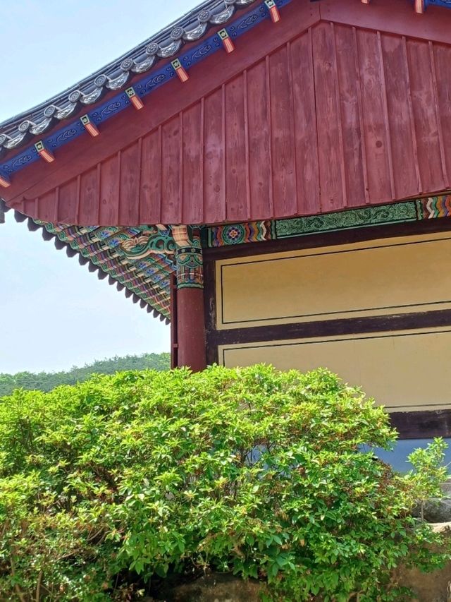 How to Visit Eunhaesa Temple, the Seongbo Museum, and Baekheungam Hermitage