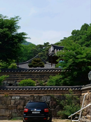 은해사 경내 건물과 고요한 산사 풍경입니다.