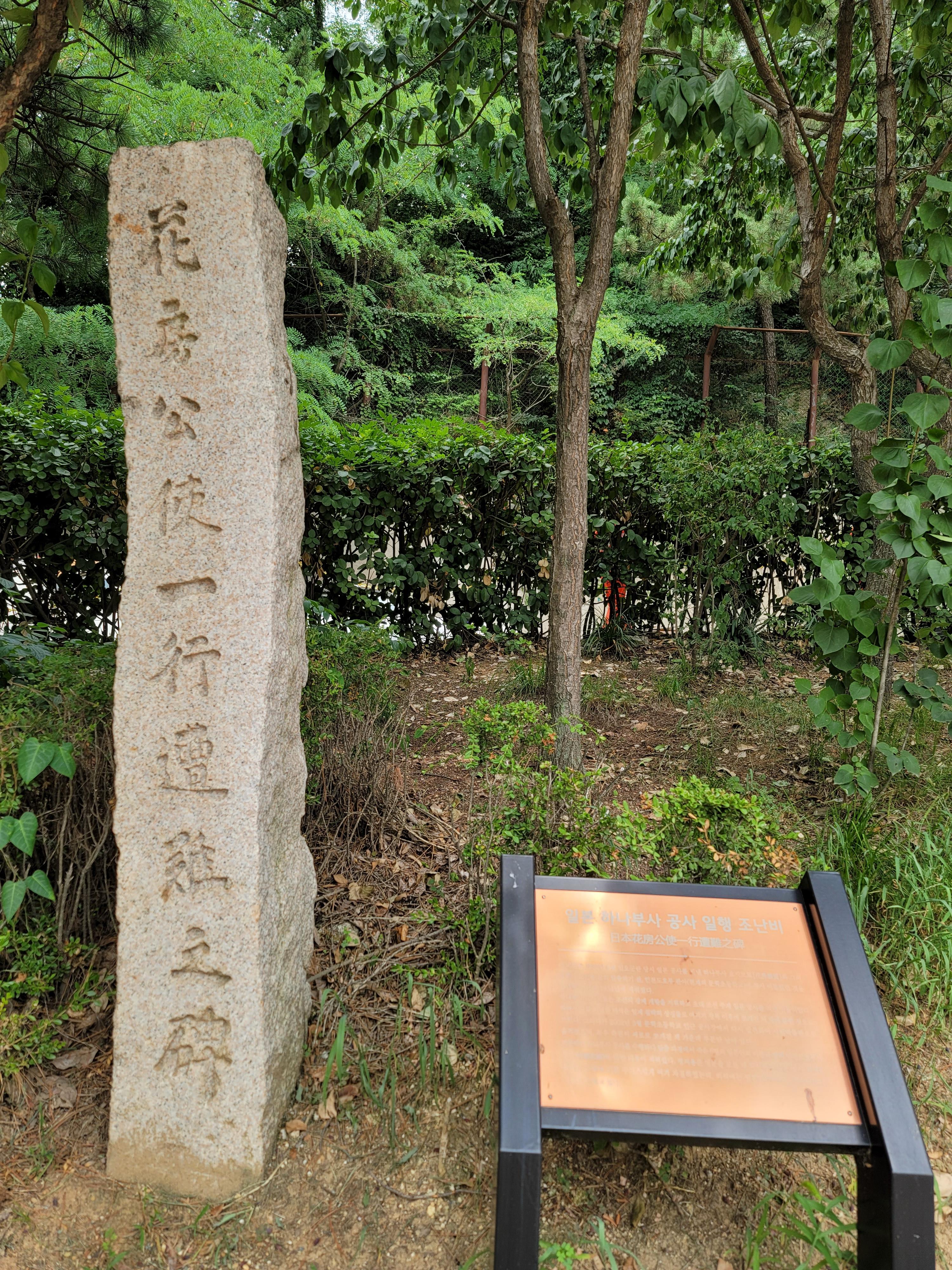 인천광역시립박물관의 전시 공간을 보여 주는 사진입니다.