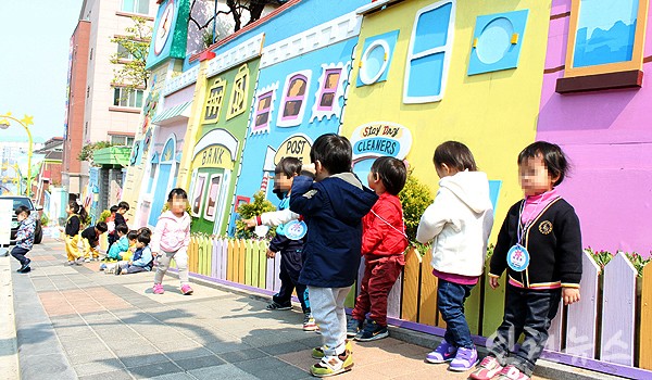 How to Walk Through Songwol-dong Fairy Tale Village’s Alleys and 11 Themed Routes