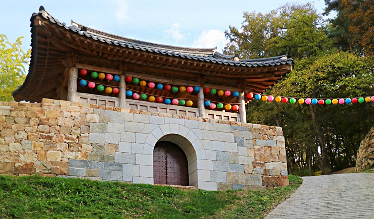 전주 남고산성에서 만나는 후백제 산성 능선과 남고사