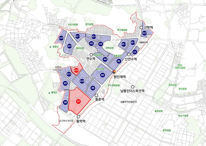 전주 동문예술거리의 예술길과 골목 풍경을 담은 사진입니다.