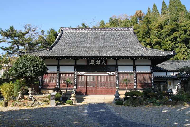 군산 동국사에서 마주하는 일본식 사찰과 조선 불상