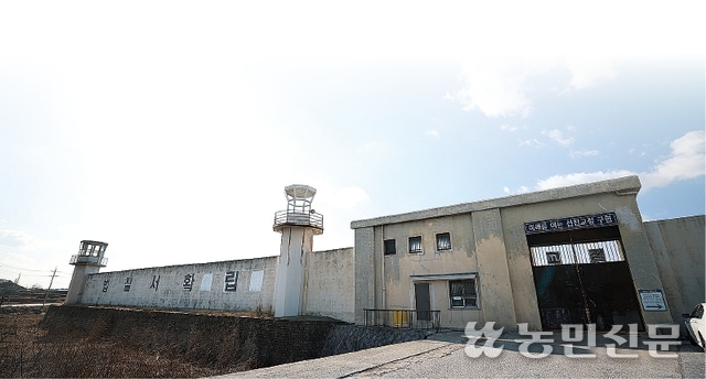 폐교가 영화 감옥이 된 익산 교도소 세트장
