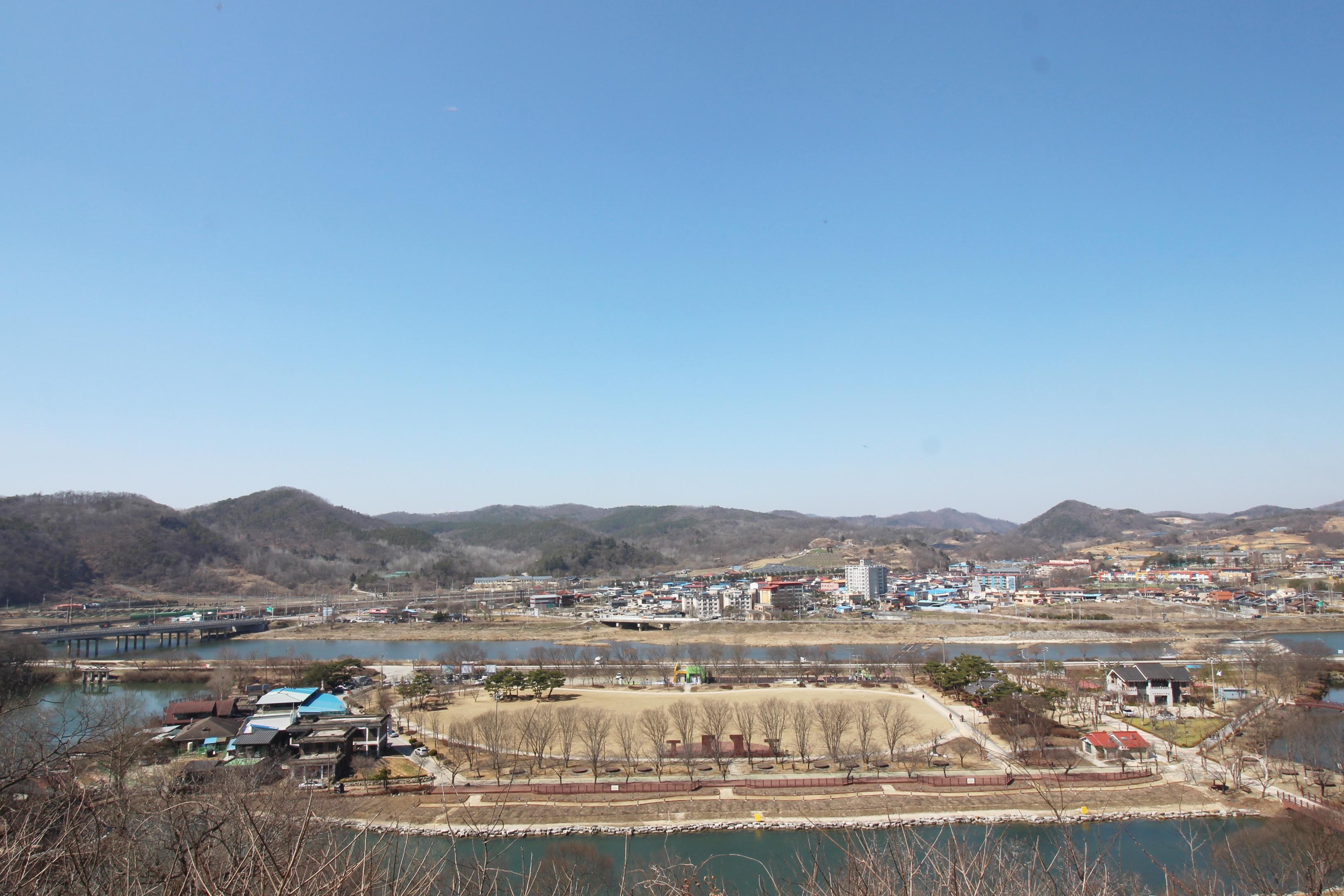 Saseondae National Tourist Site, Where Owoncheon Meets Unseojeong