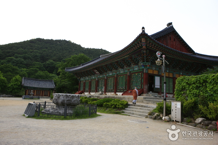 How to See Mireukjeon and Moaksan Together at Geumsansa, Founded in 599