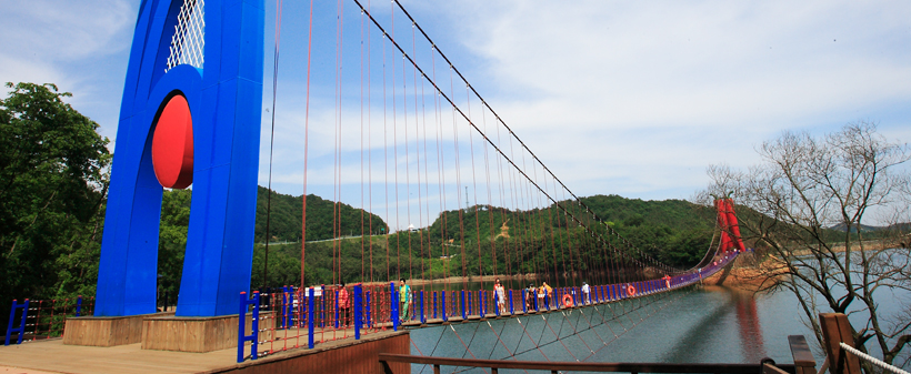 561m 칠갑산 정상에서 바라보는 산악 조망입니다.