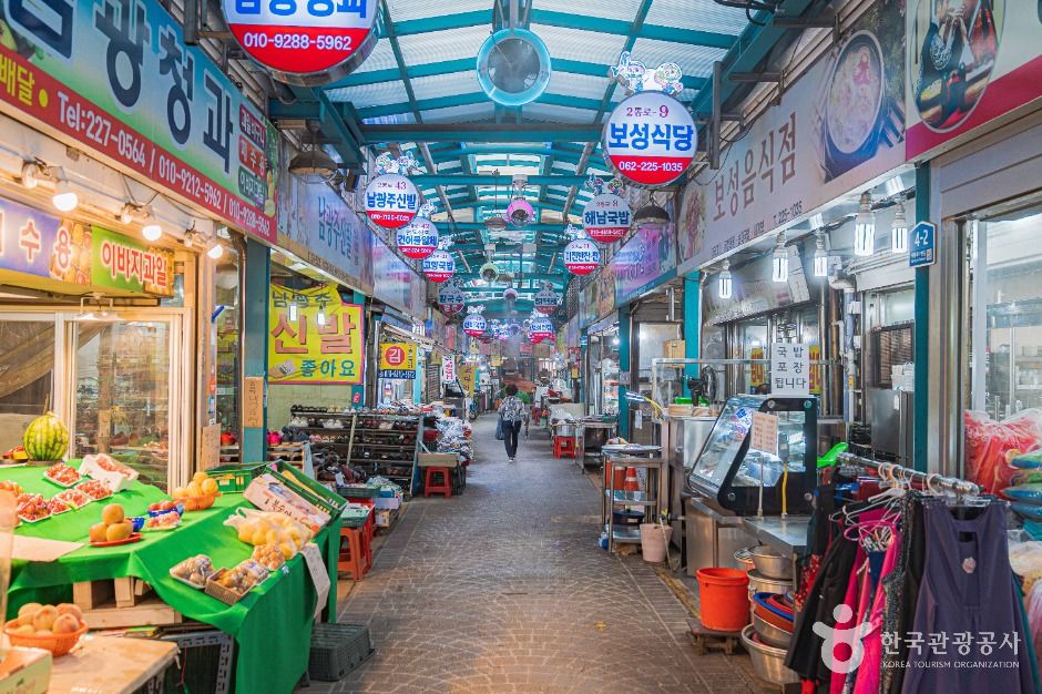 남광주시장의 수산물 판매 구역을 담은 모습입니다.