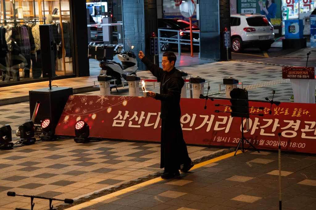 삼산디자인거리의 녹지와 보행 중심 가로를 담은 사진입니다.