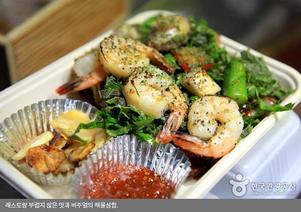 울산큰애기야시장에서 판매된 해물삼합 음식입니다.