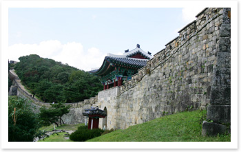 4.2km 성곽과 남문 무장애 길이 만나는 상당산성