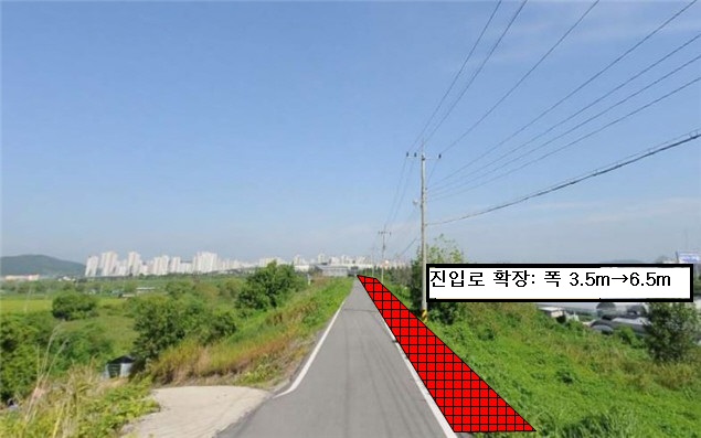 숲뜰근린공원의 축구장과 야외 이용 공간을 보여주는 모습입니다.
