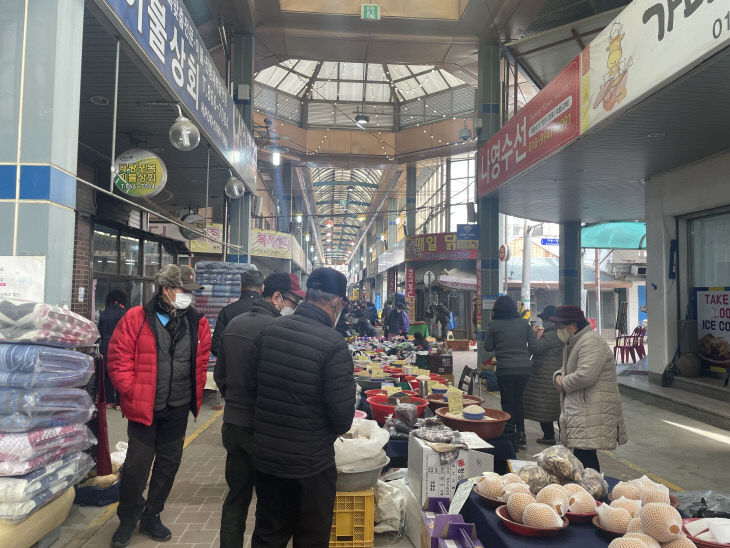 금남면 일대의 시장 풍경으로 소피아갤러리 주변 지역 분위기를 보여주는 사진입니다.