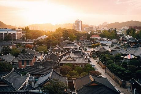 신안문화원 관련 문화공간의 모습을 보여 주는 사진입니다.