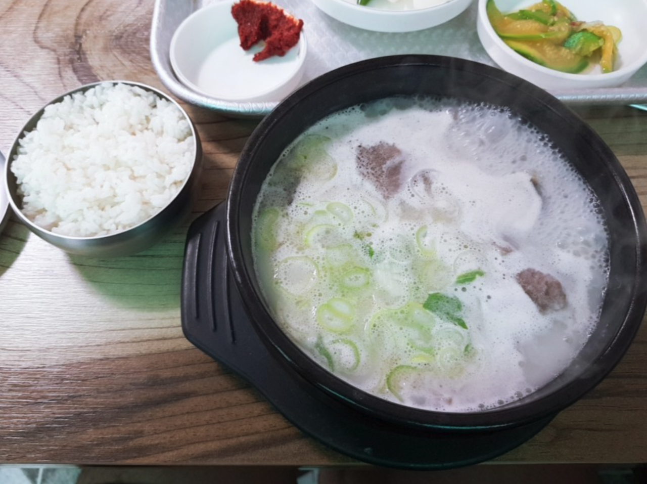 삼계면 사창로의 사창뚝배기를 소개하는 사진입니다.