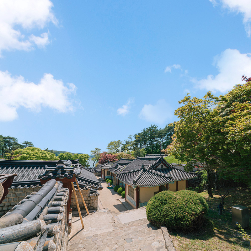 도산서원 건축 공간을 담은 방문 사진입니다.