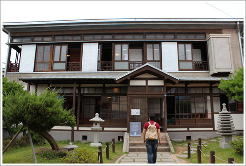 하시모토 젠기치의 집을 복원한 구룡포 근대역사관입니다.