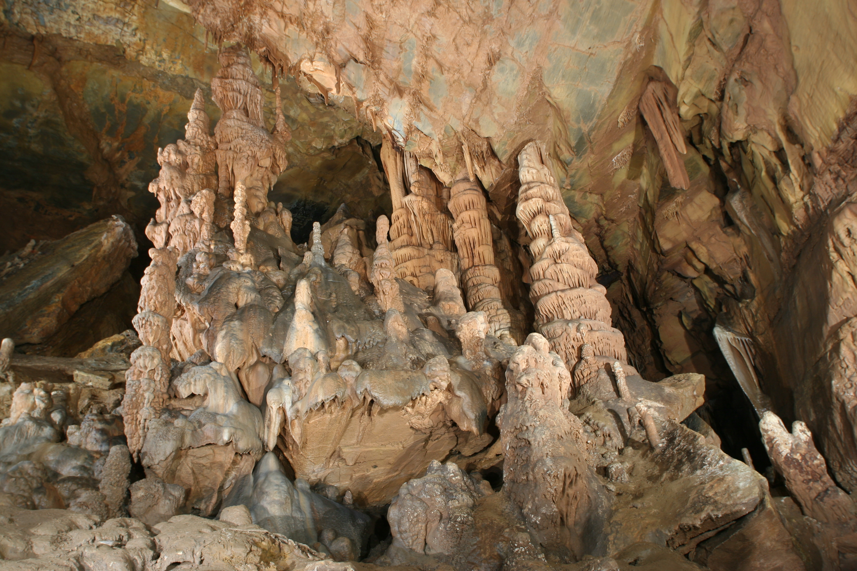 Guide to Baengnyong Cave, reached by crossing the Donggang River by boat