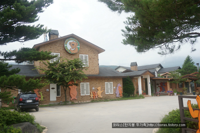 테디베어팜 내부 전시 동선을 보여주는 사진입니다.