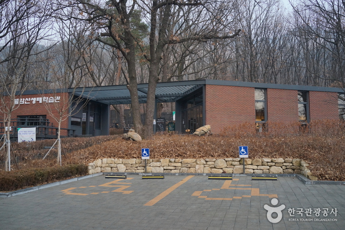 불암산 바위 능선과 주변 서울 풍경을 담은 사진입니다.