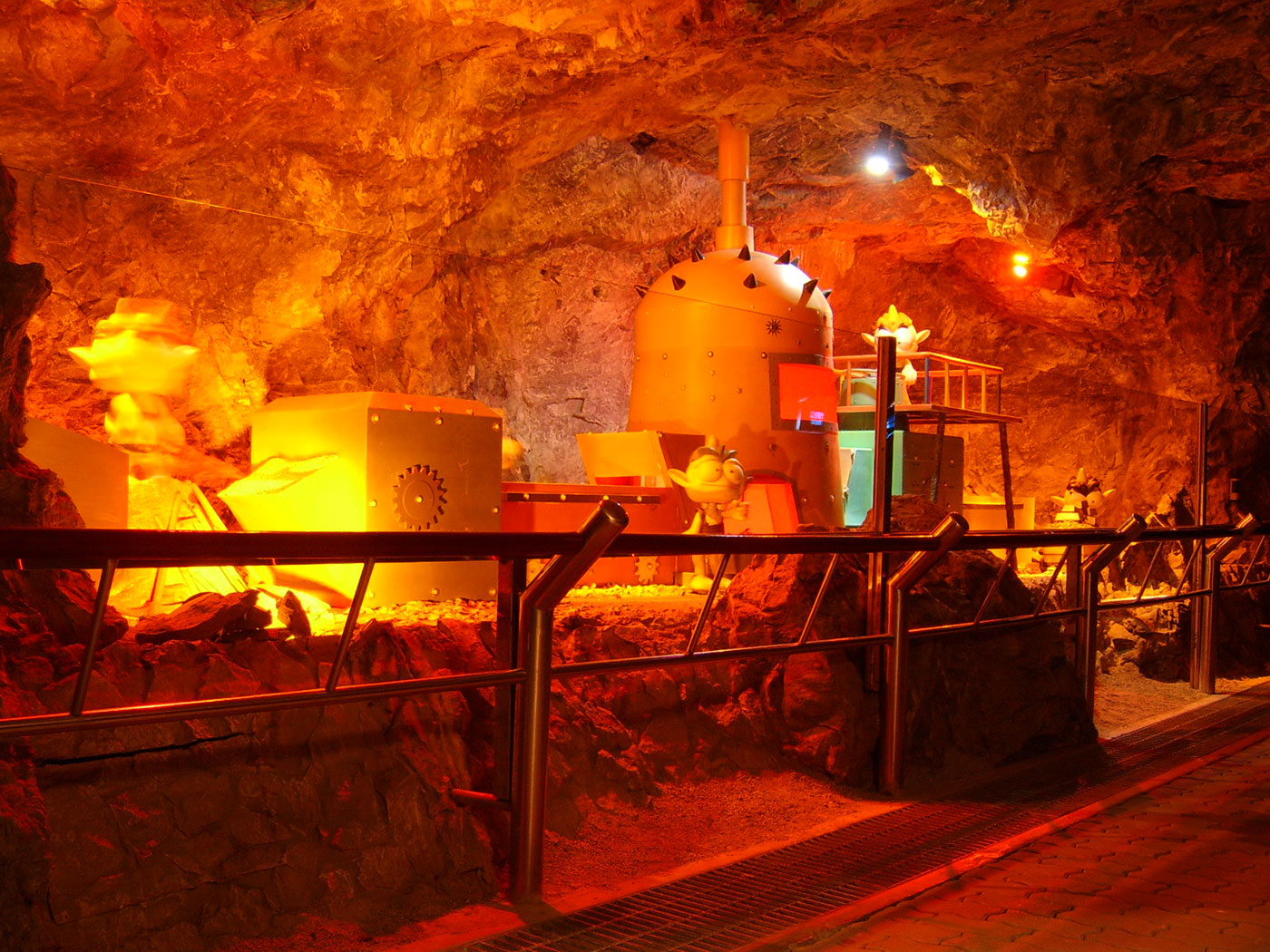 Hwaam Cave, Where a Gold Vein, 365 Steps, and Limestone Caverns Connect