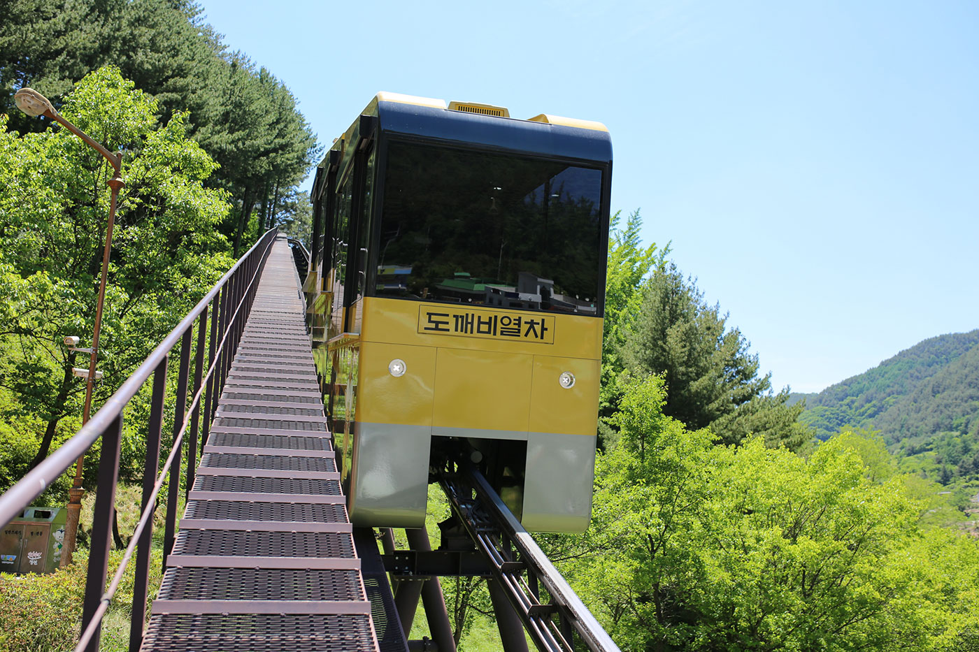 화암동굴의 금광 갱도 테마 구간입니다.