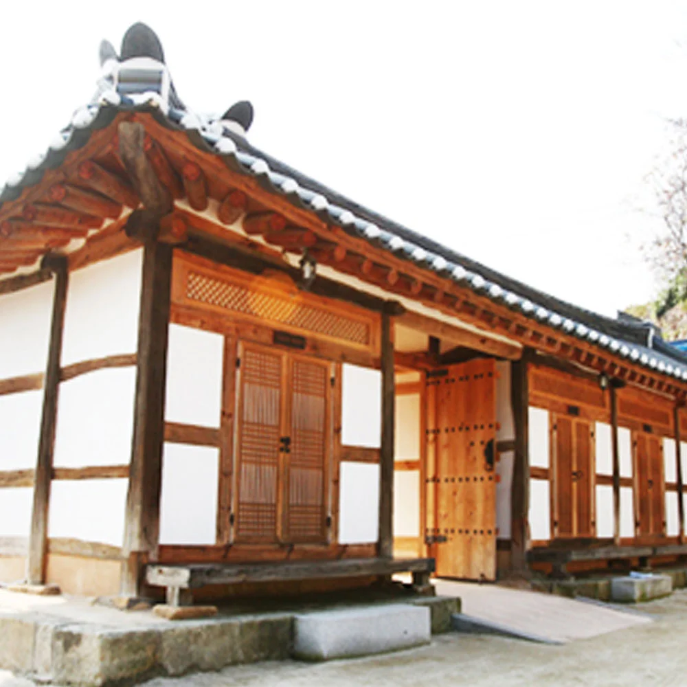 전주전통문화연수원의 전통 한옥 시설을 보여 주는 사진입니다.