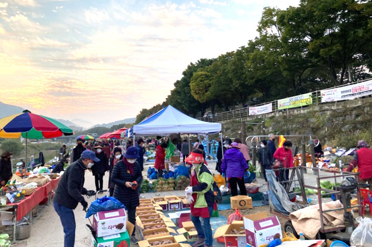 Jeonju Goblin Market, Open at 4:00 a.m. and Gone by 9:00 a.m.