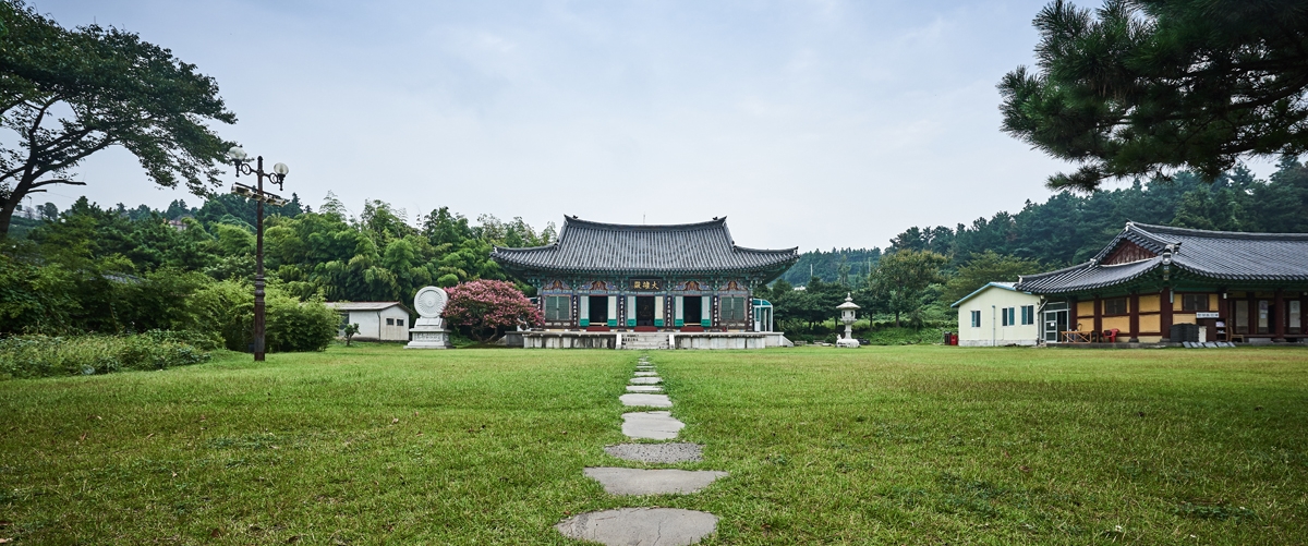 Seogwipo’s Hawon-dong, Where Traces of Goryeo-era Beophwasa Meet Gupumyeonji Pond