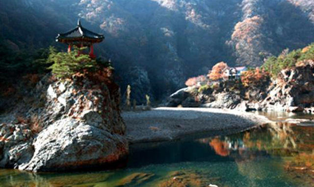 Exploring the Eight Scenic Views of Hancheon Along the Moonlight and Chogangcheon Stream