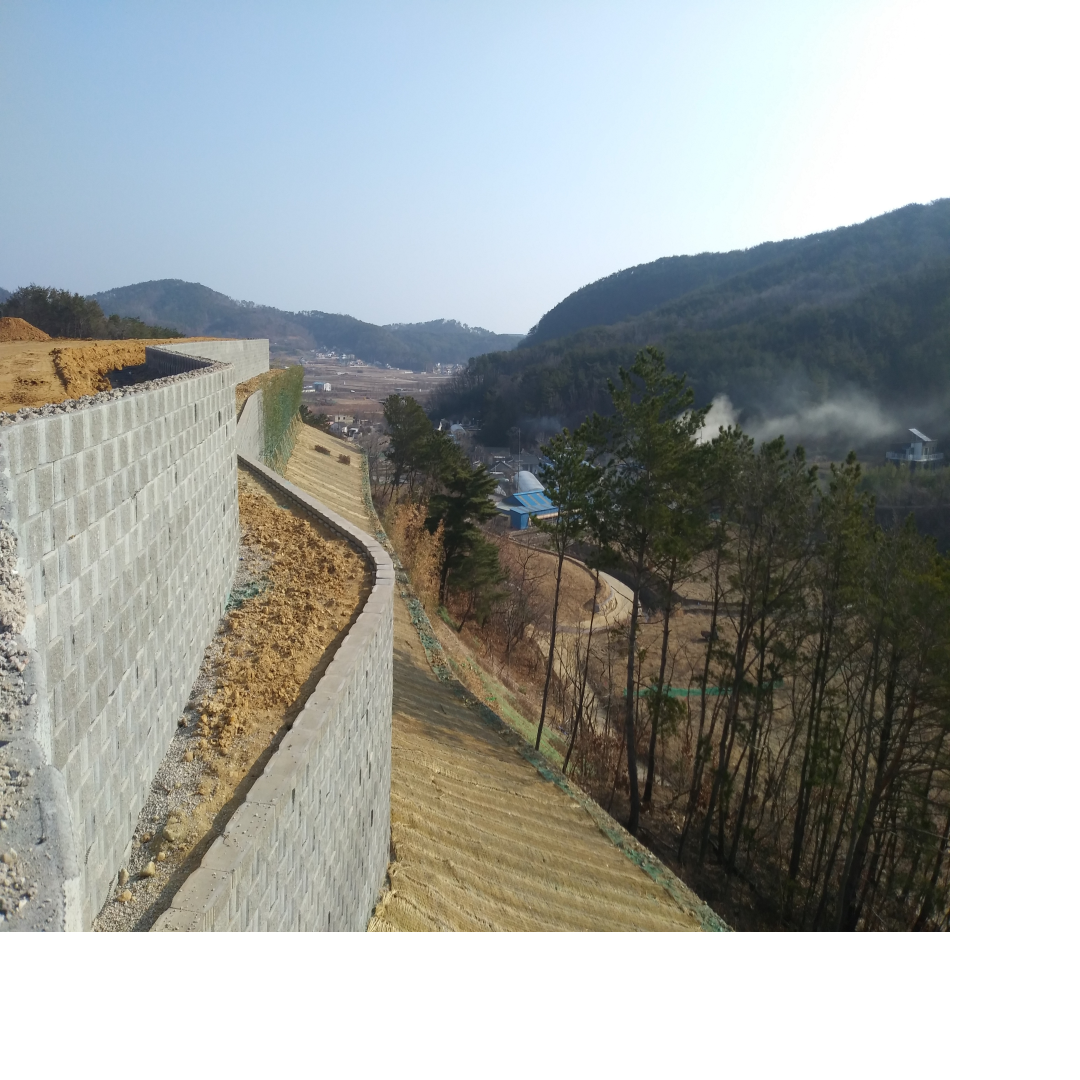 월류봉 주변 전망 지점을 보여주는 사진입니다.