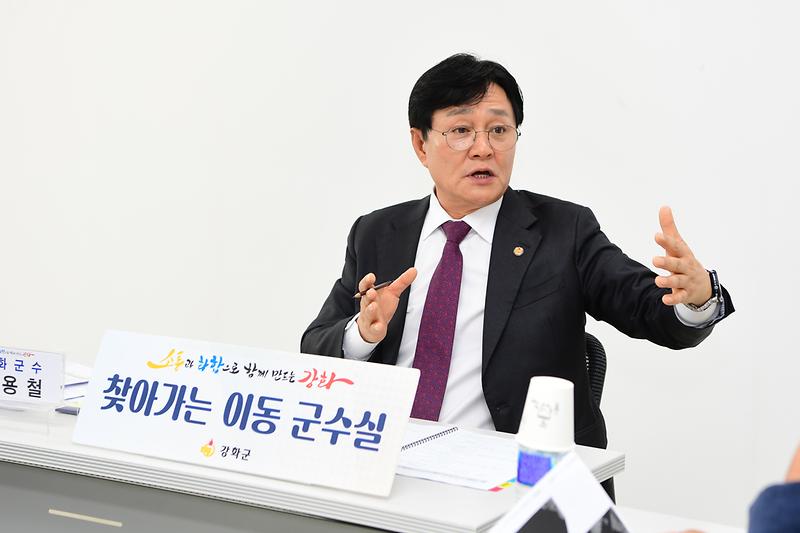 초지대교 일원의 교통 개선 대상 도로 모습입니다.