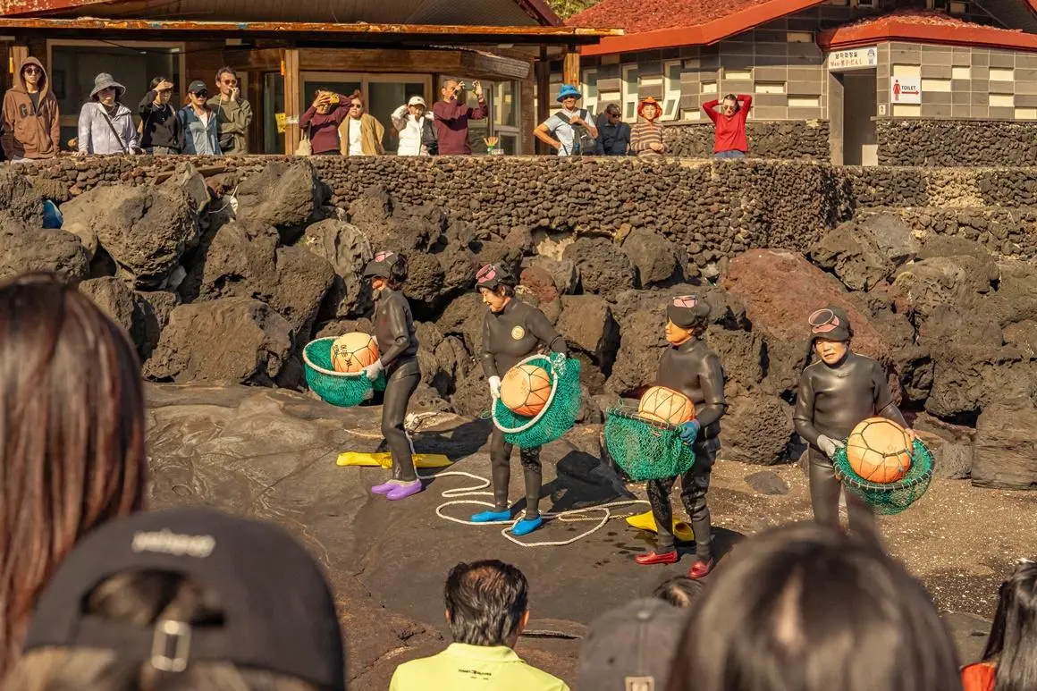 성산일출봉 무료 탐방 구간과 우뭇개해안으로 이어지는 주변 모습입니다.