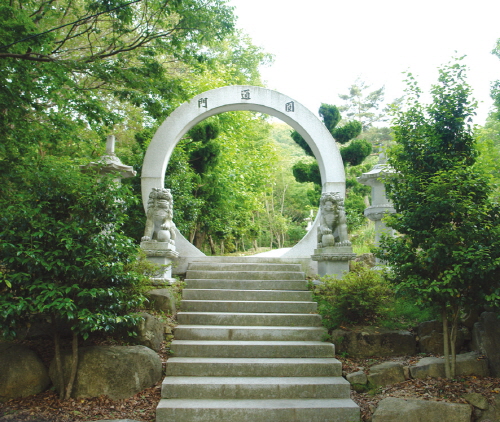Anjeoksa Temple on 491-meter Aengnimsan Mountain