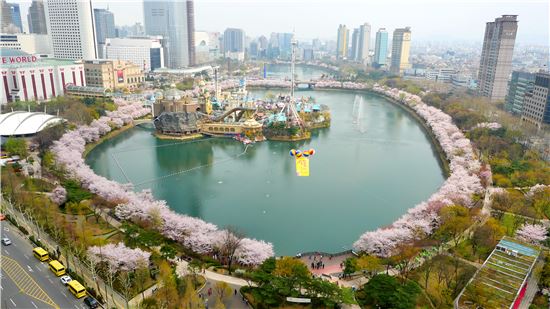 Seokchon Lake Park