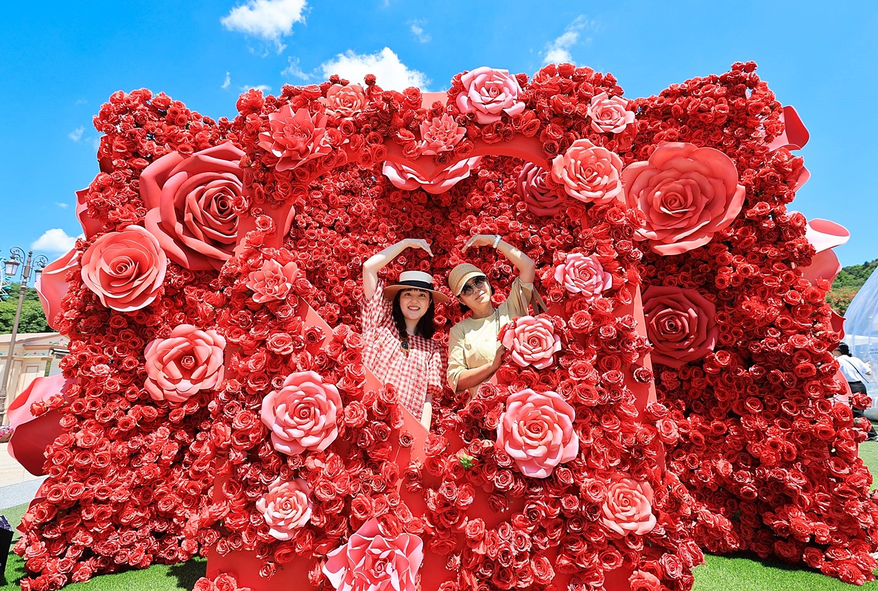 Yeonnam-dong Rose Flower Photo Spot