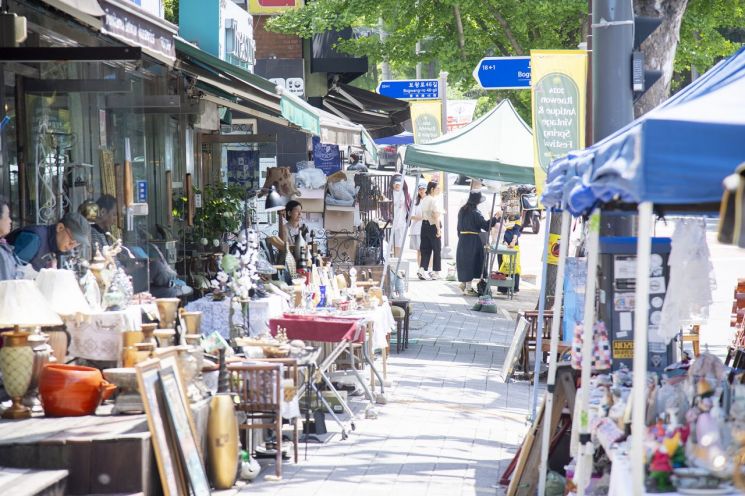Itaewon Antique Furniture Street