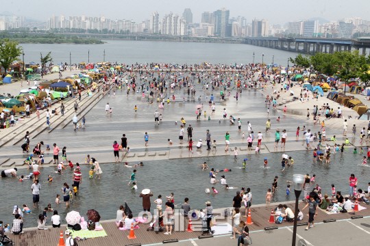Yeouido Mulbit Plaza