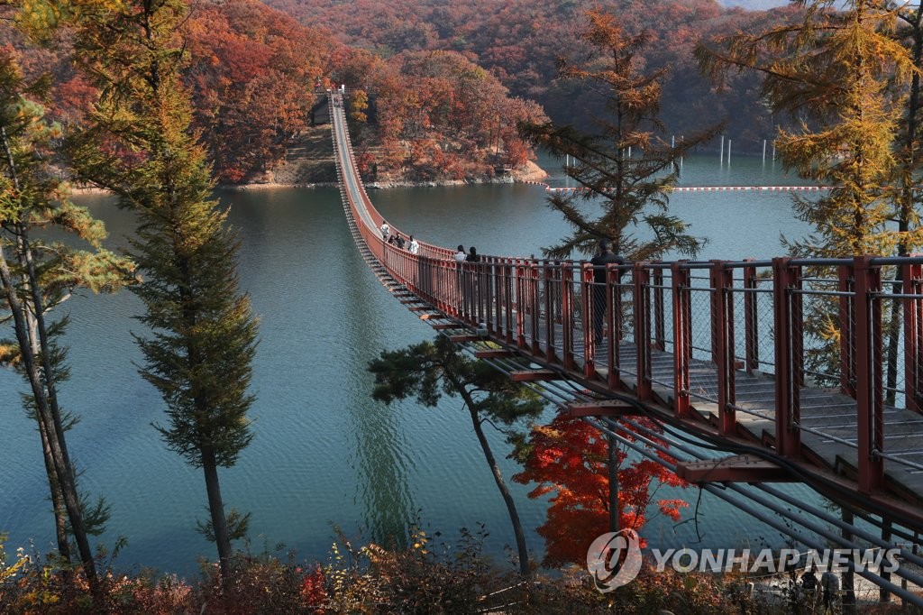 Majang Lake Suspension Bridge