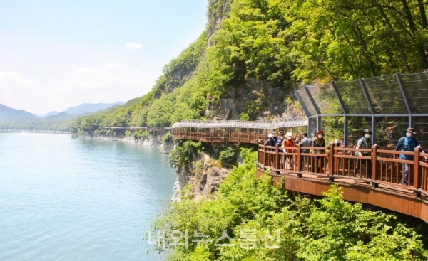Dan-yanggang Zan-do (Waterfront Walkway)