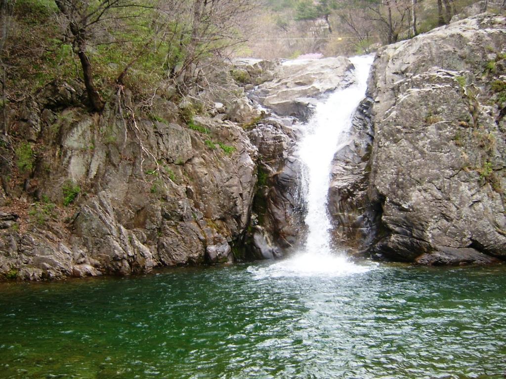 Yongchu Waterfall