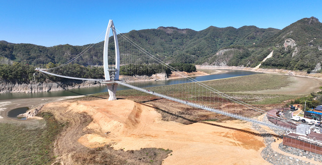Okjeongho Suspended Bridge