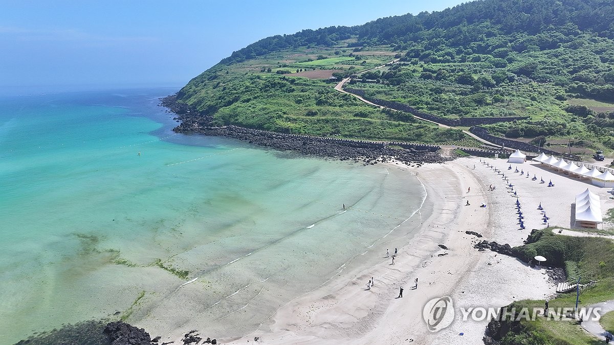 Hamdeok Beach