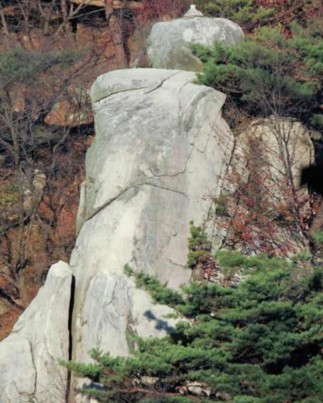 백악 촛대바위