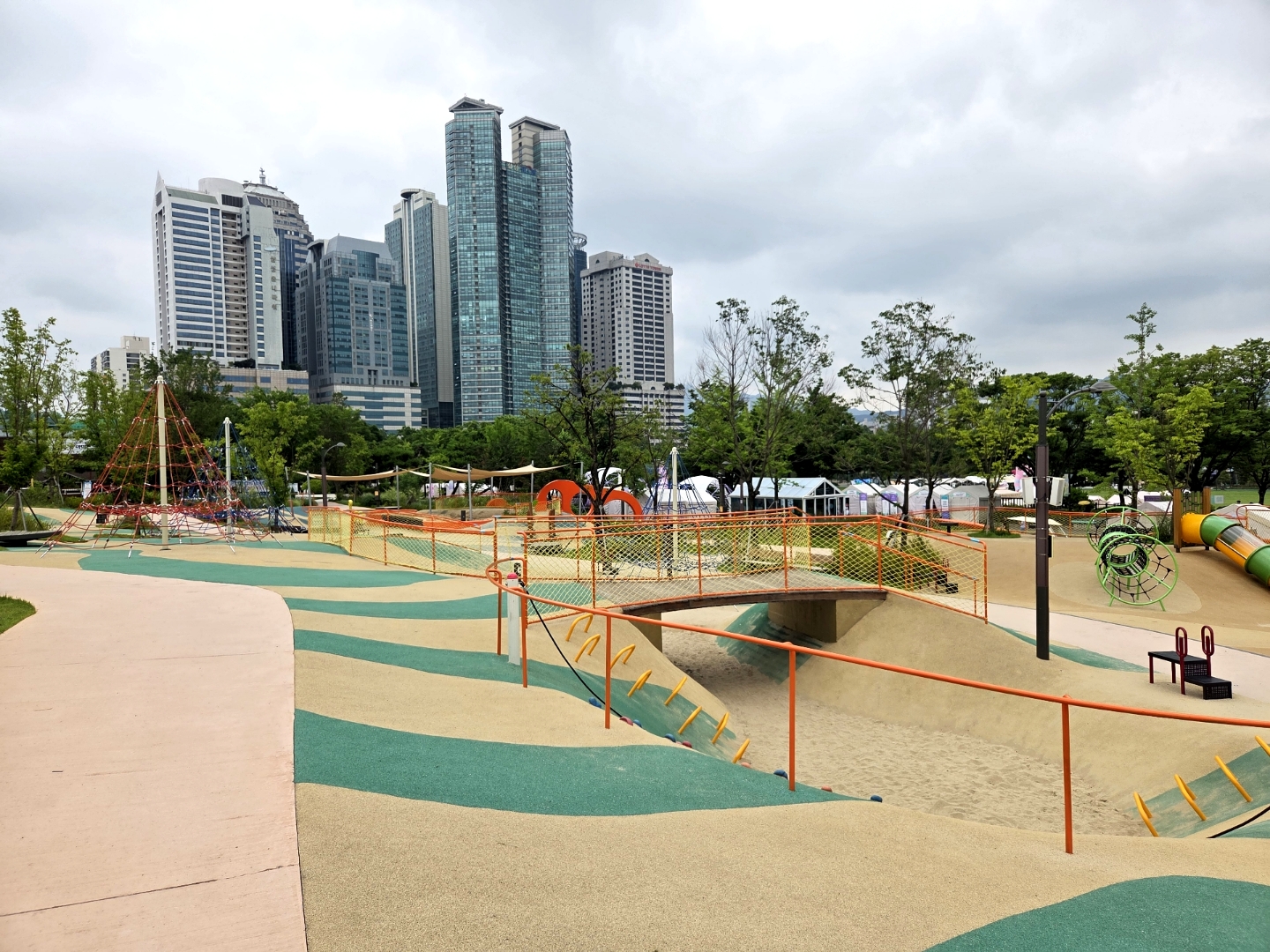 Boramae Park