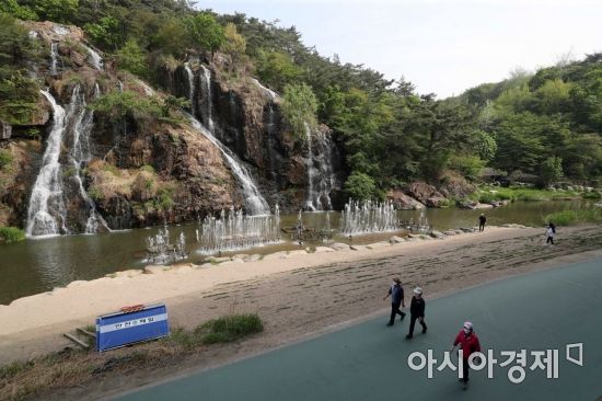 Hongjecheon Artificial Waterfall