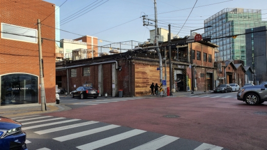 Seongsu-dong Café Street