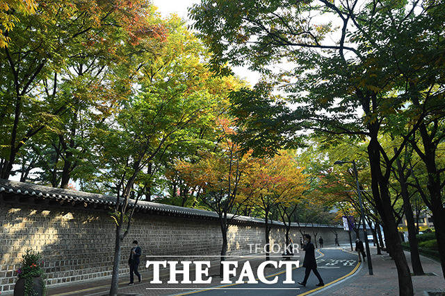 Deoksugung Stone Wall Road