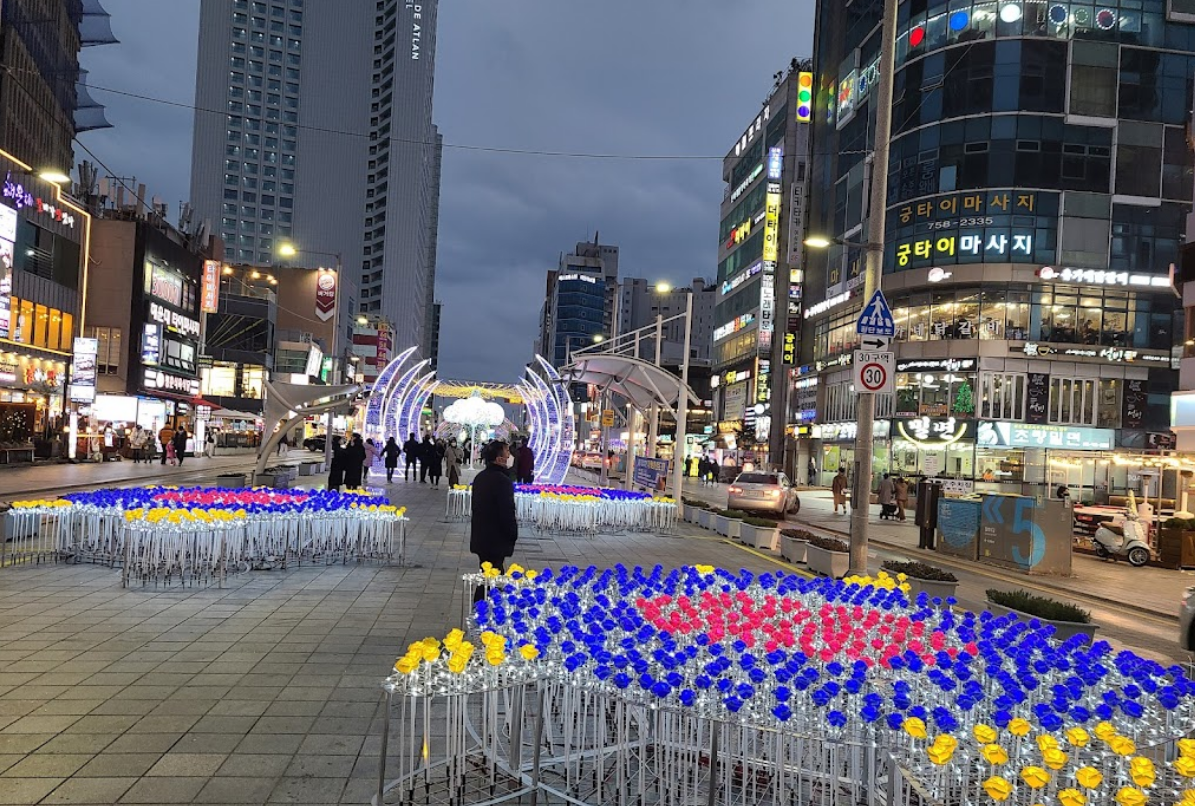 Haeundae GunaMong-ro Cultural Plaza